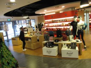 %e5%ad%a6%e7%94%9f%e3%81%8c%e5%95%86%e5%93%81%e3%83%87%e3%82%b6%e3%82%a4%e3%83%b3%e3%82%92%e8%80%83%e6%a1%88%e3%81%97%ef%bc%8c%e8%87%aa%e3%82%89%e8%b2%a9%e5%a3%b2%e3%81%99%e3%82%8b%e5%a3%b2%e5%ba%97