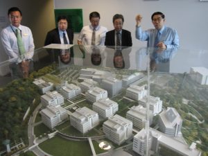 %e6%96%bd%e8%a8%ad%e6%a6%82%e8%a6%81%e3%81%ae%e8%aa%ac%e6%98%8e%e3%82%92%e5%8f%97%e3%81%91%e3%82%8b%e4%bc%b9%e9%87%8e%e6%a0%a1%e9%95%b7